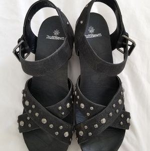 Hippie retro studded wedgie sandal
